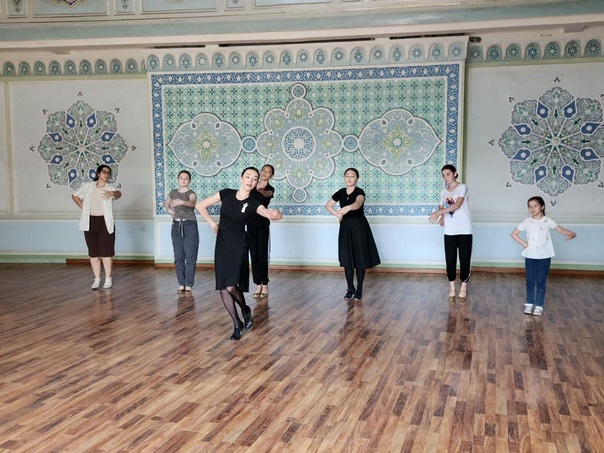 Сегодня в офисе башкирского общественно-культурного центра в Узбекистане прошел мастер-класс по хореографии башкирского танца.