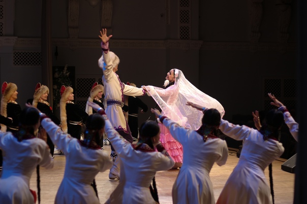 17 июня в большом зале Оренбургской областной филармонии состоялся концерт ансамбля народного танца имени Файзи Гаскарова. Коллектив представил программу «Танцы народов мира».