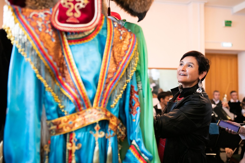 В День национального костюма гаскаровцы представили показ костюмов к спектаклю «Урал и Шульген»